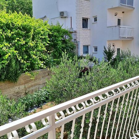 Apartments Mandalinic أوميس المظهر الخارجي الصورة