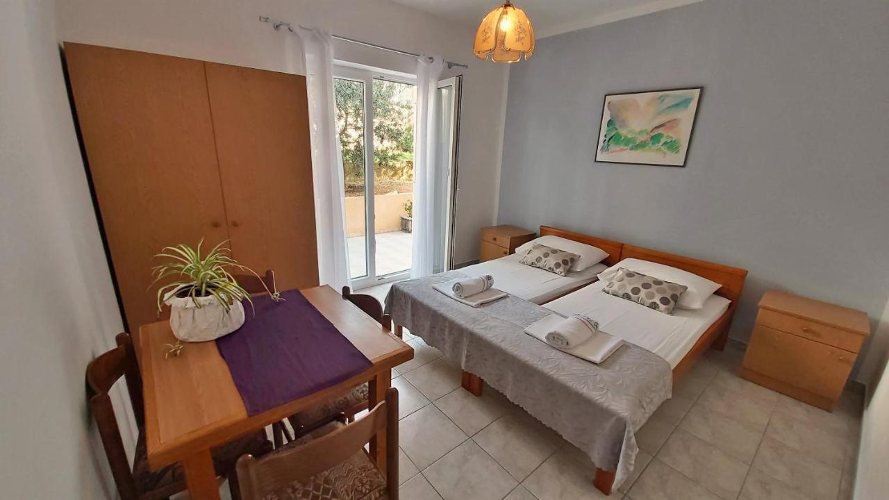 Apartments Mandalinic أوميس المظهر الخارجي الصورة