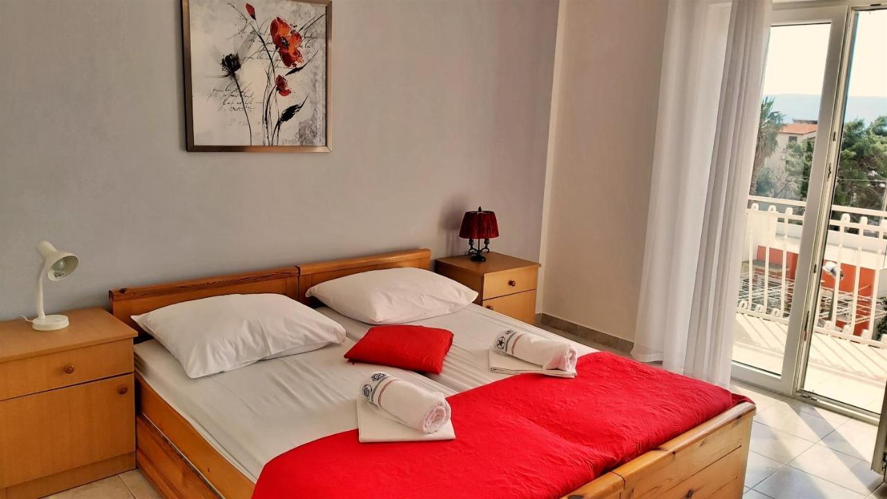 Apartments Mandalinic أوميس المظهر الخارجي الصورة