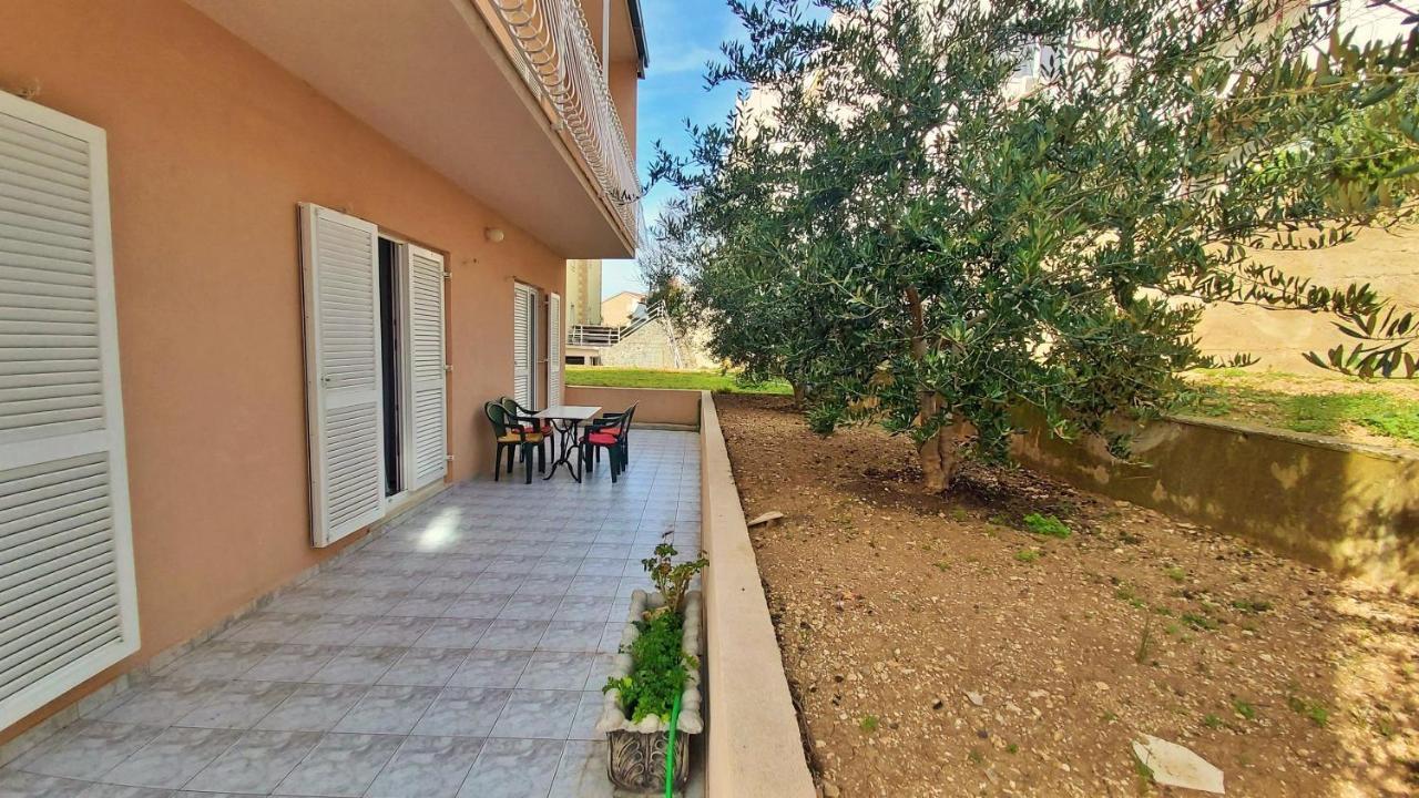 Apartments Mandalinic أوميس المظهر الخارجي الصورة