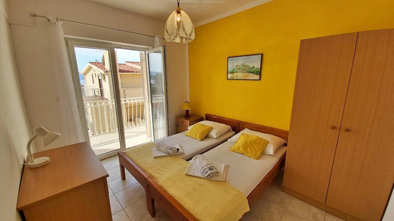 Apartments Mandalinic أوميس المظهر الخارجي الصورة
