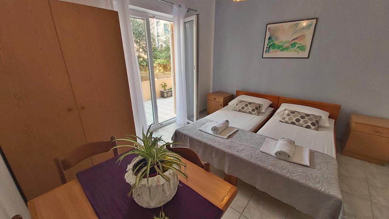 Apartments Mandalinic أوميس المظهر الخارجي الصورة