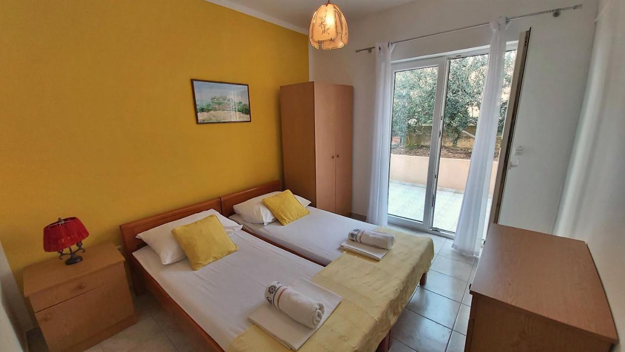 Apartments Mandalinic أوميس المظهر الخارجي الصورة