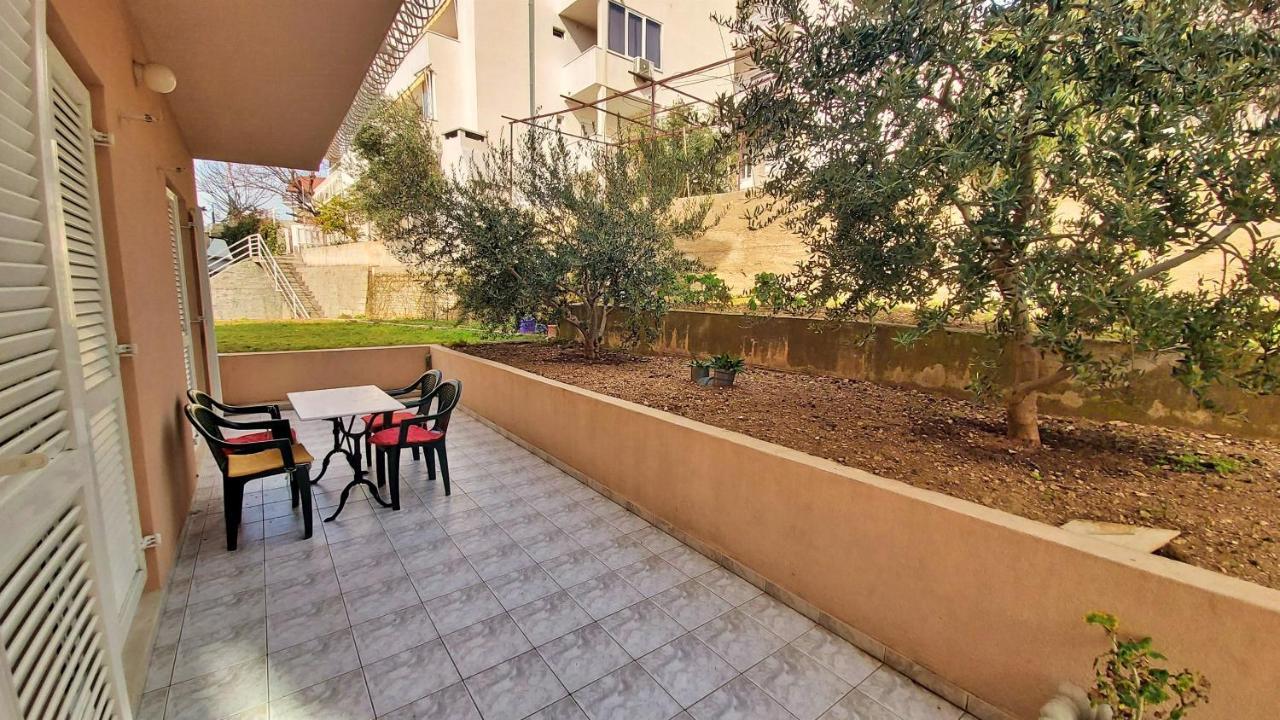 Apartments Mandalinic أوميس المظهر الخارجي الصورة
