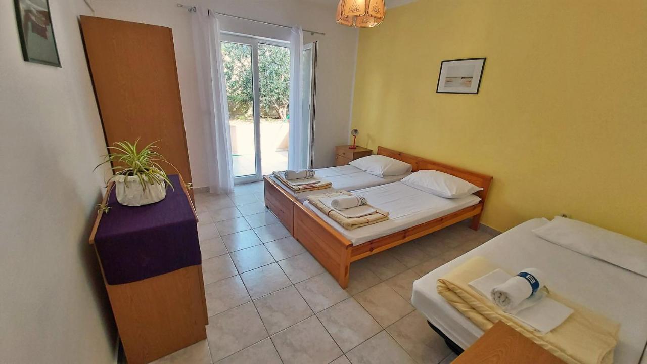 Apartments Mandalinic أوميس المظهر الخارجي الصورة