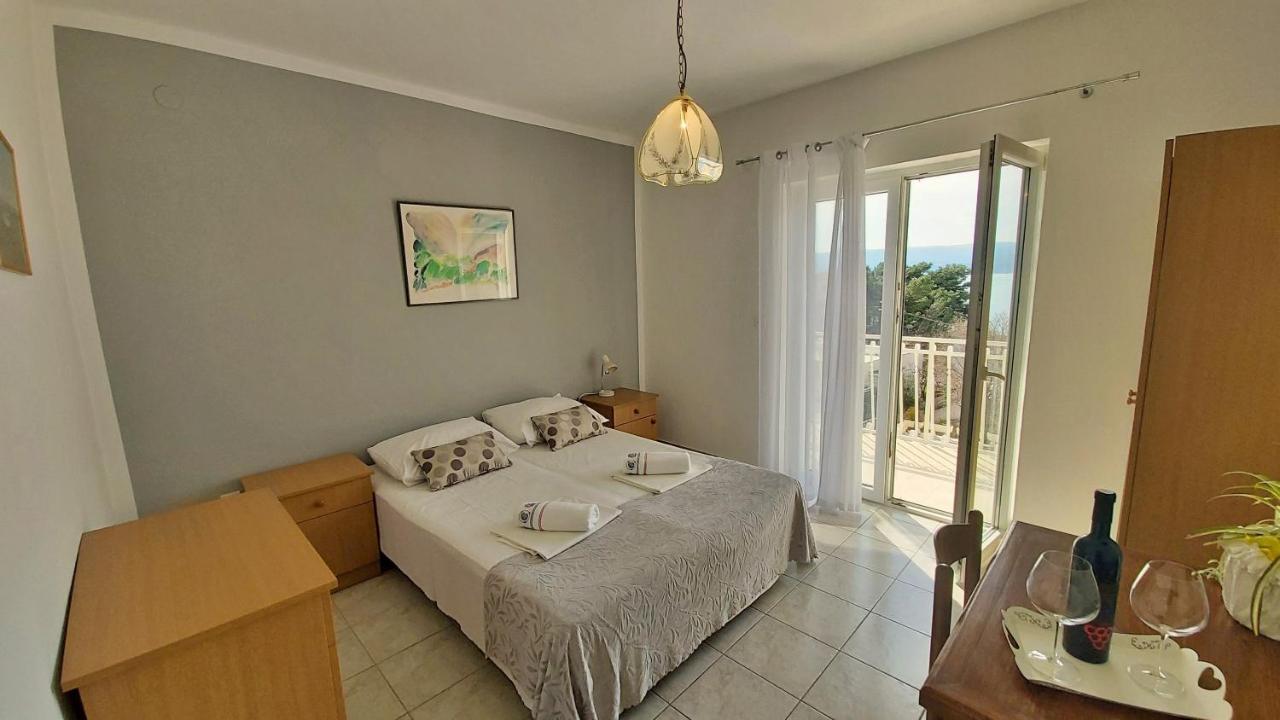 Apartments Mandalinic أوميس المظهر الخارجي الصورة