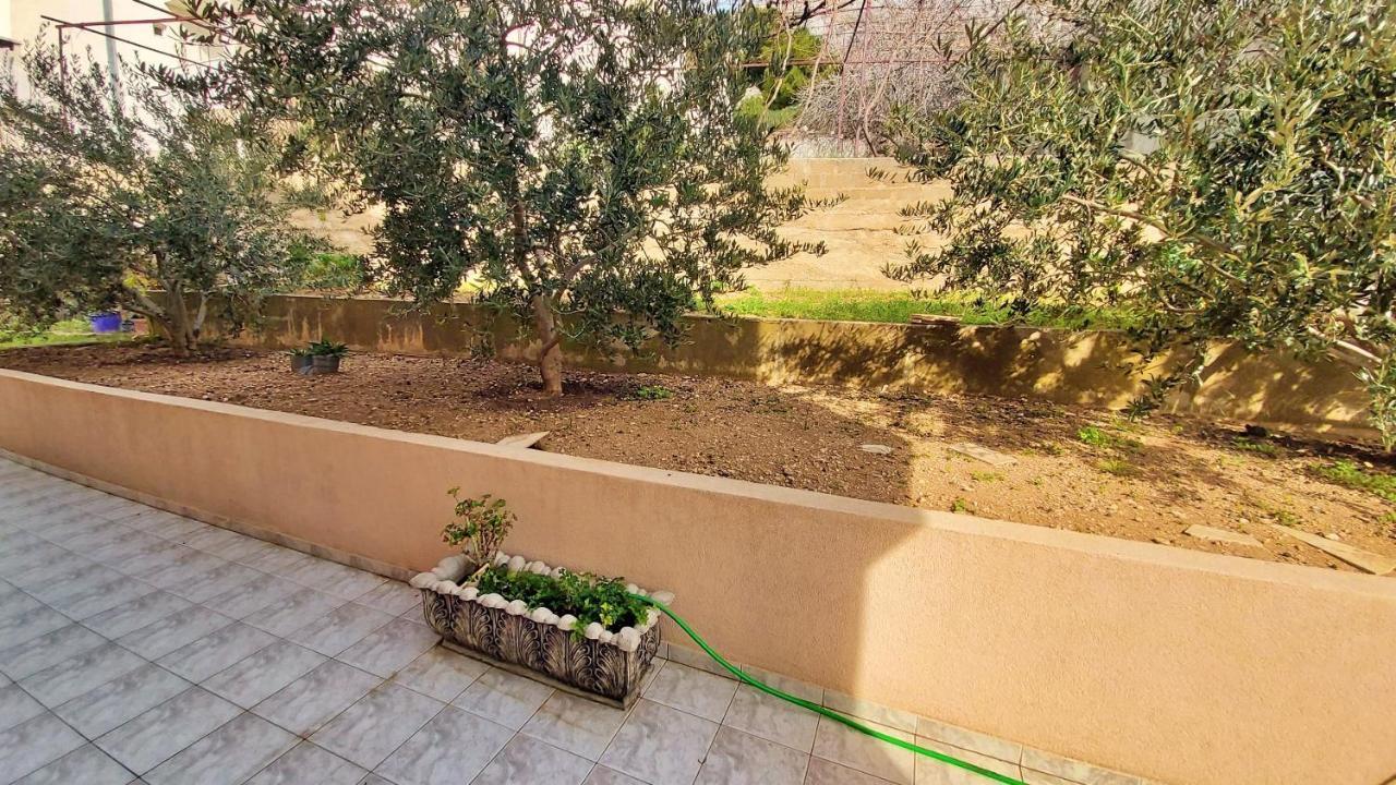 Apartments Mandalinic أوميس المظهر الخارجي الصورة