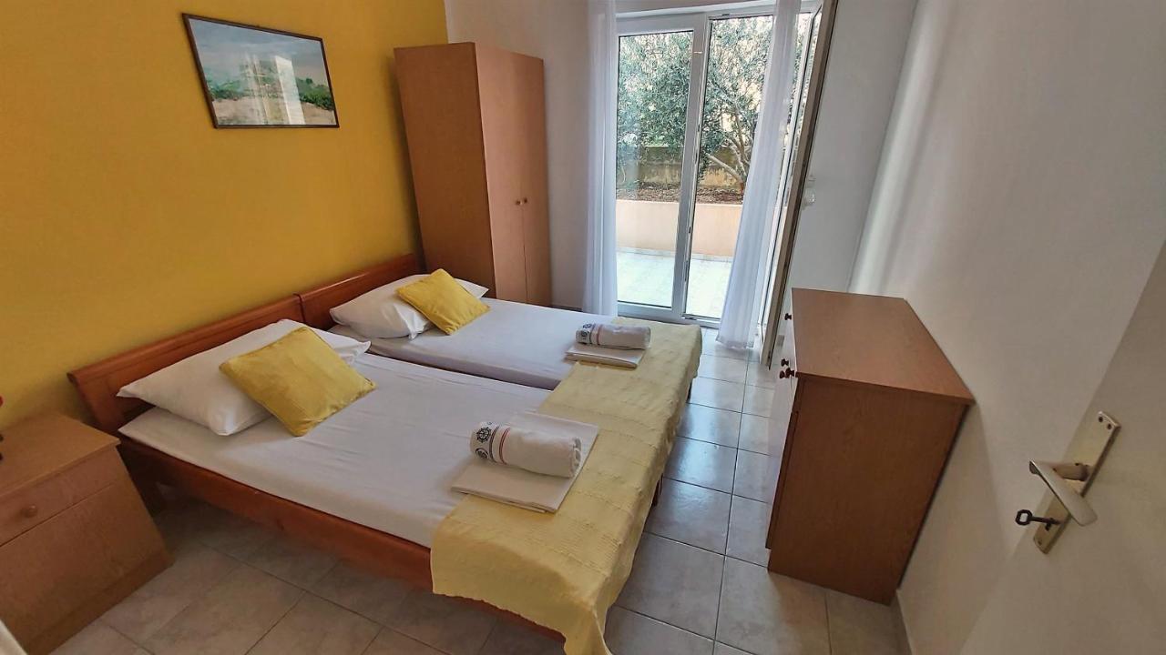 Apartments Mandalinic أوميس المظهر الخارجي الصورة
