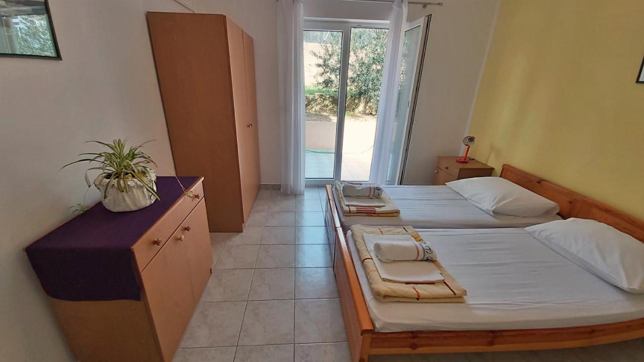 Apartments Mandalinic أوميس المظهر الخارجي الصورة