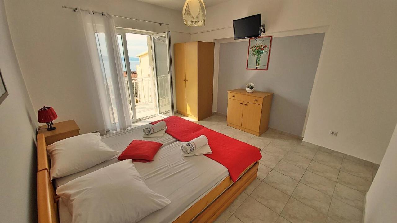 Apartments Mandalinic أوميس المظهر الخارجي الصورة