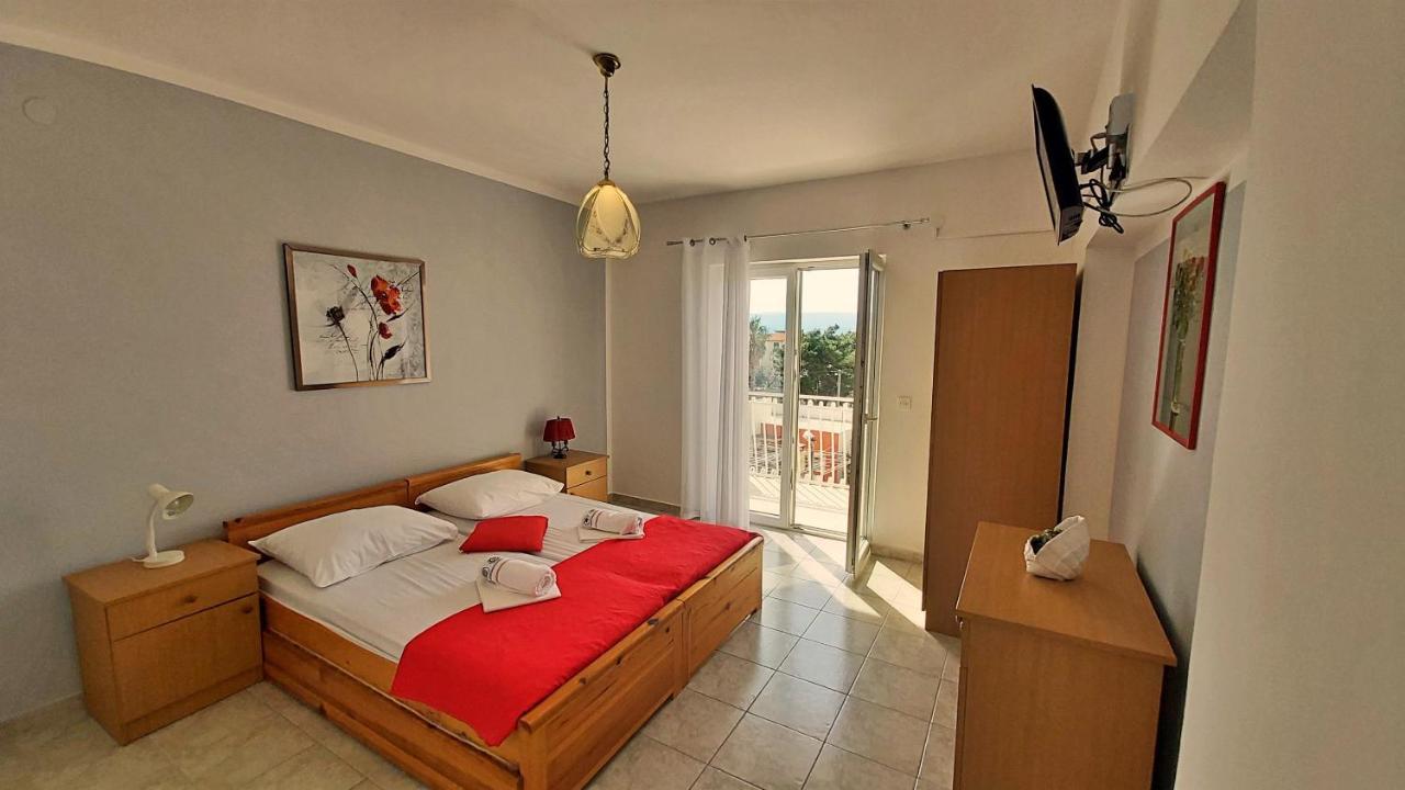 Apartments Mandalinic أوميس المظهر الخارجي الصورة