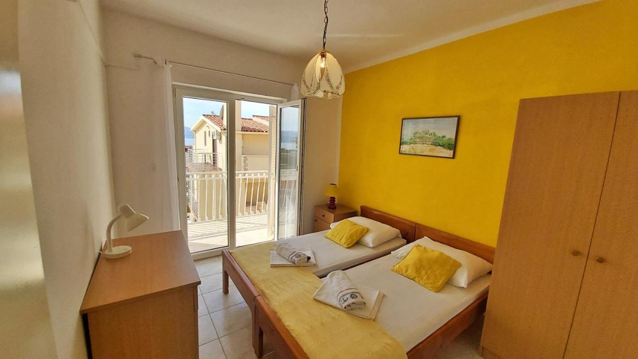 Apartments Mandalinic أوميس المظهر الخارجي الصورة