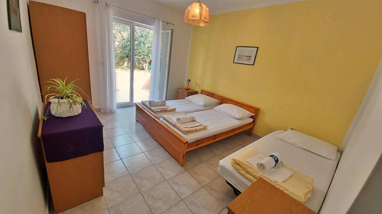 Apartments Mandalinic أوميس المظهر الخارجي الصورة