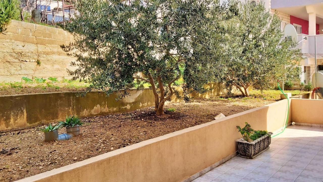 Apartments Mandalinic أوميس المظهر الخارجي الصورة
