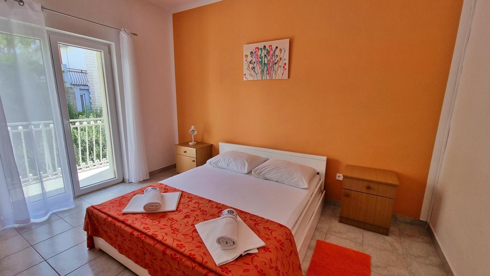 Apartments Mandalinic أوميس المظهر الخارجي الصورة