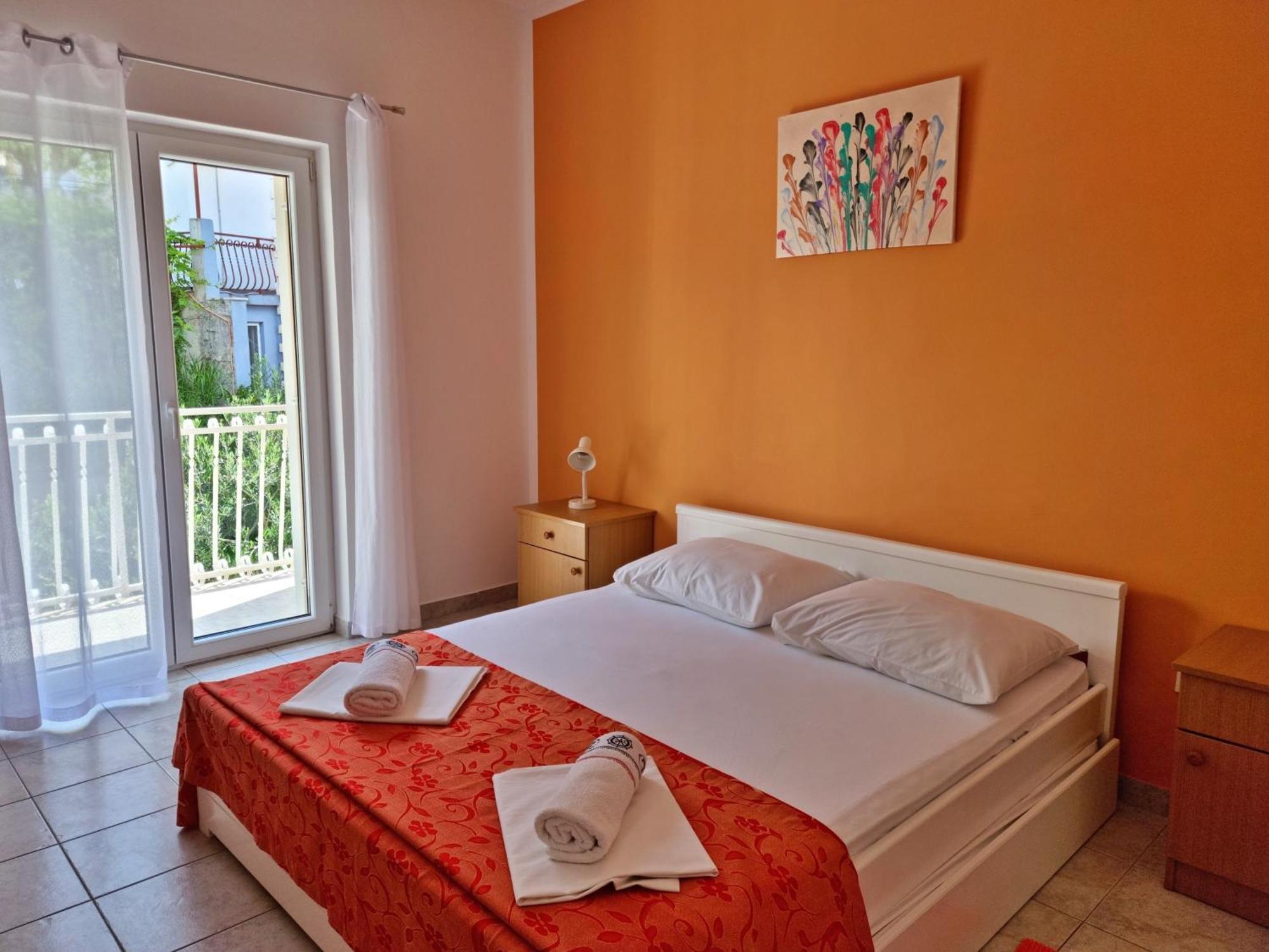 Apartments Mandalinic أوميس المظهر الخارجي الصورة
