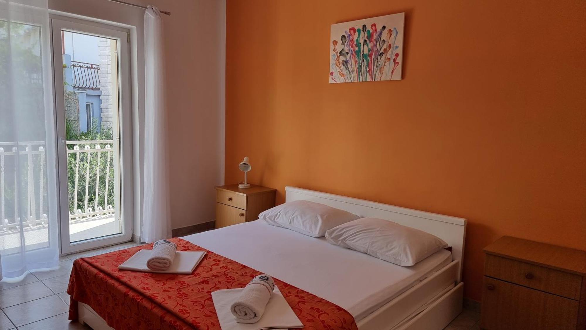 Apartments Mandalinic أوميس المظهر الخارجي الصورة