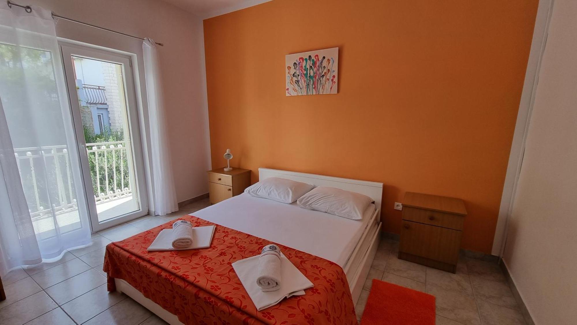 Apartments Mandalinic أوميس المظهر الخارجي الصورة