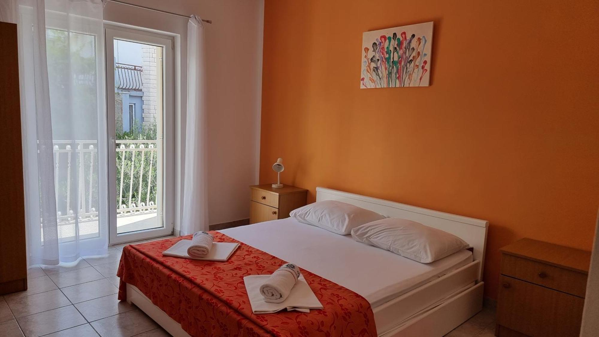 Apartments Mandalinic أوميس المظهر الخارجي الصورة