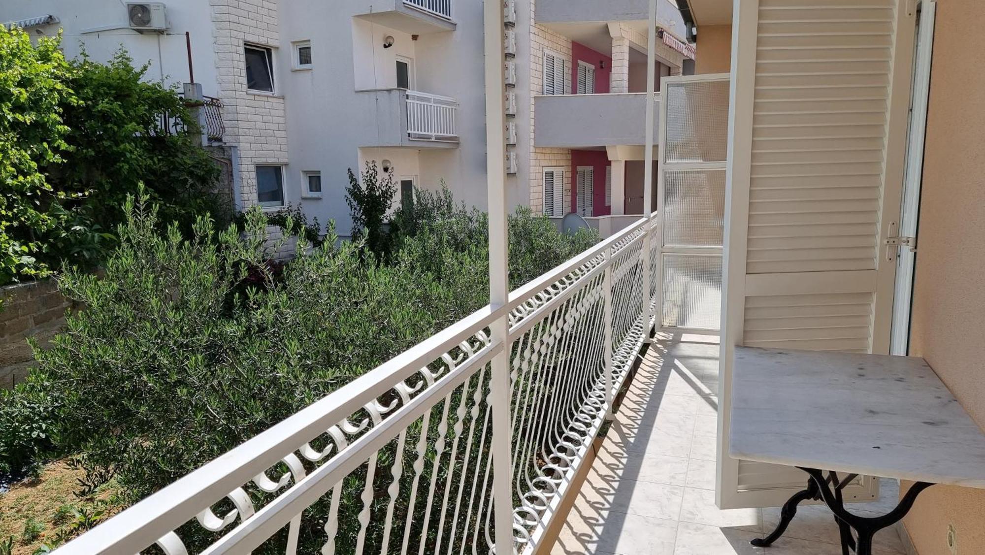 Apartments Mandalinic أوميس المظهر الخارجي الصورة